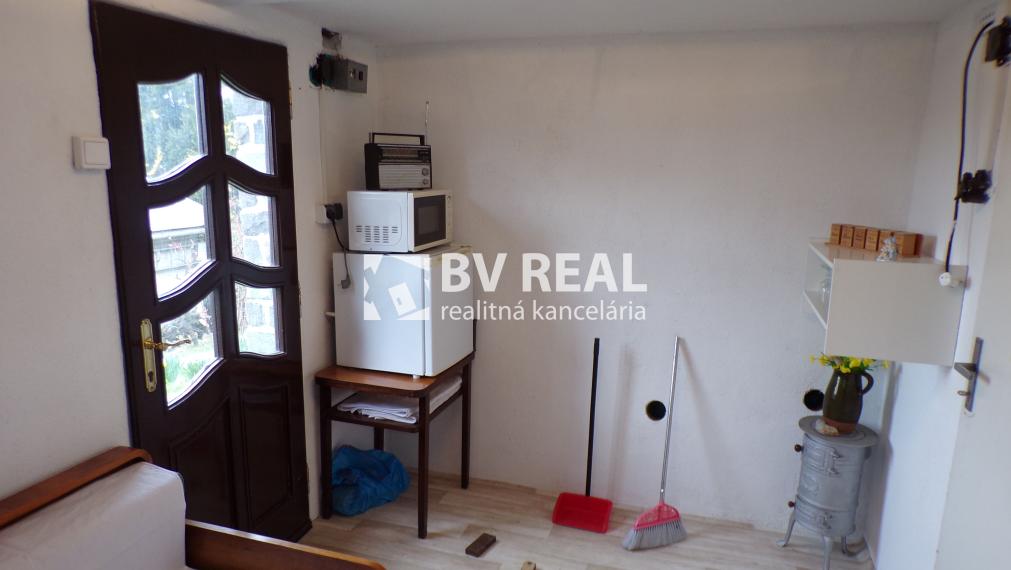 BV REAL Na prenájom aj odkup chata a záhrada Brodzany FM1905