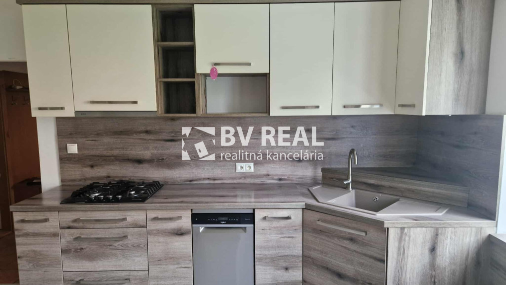 BV REAL Na prenájom 2 izbový byt Žiar nad Hronom FM2327