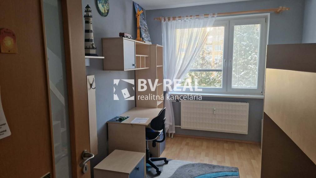 BV REAL Na predaj prerobený 3 izbový byt Prievidza FM2382