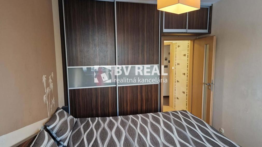 BV REAL Na predaj prerobený 3 izbový byt Prievidza FM2382