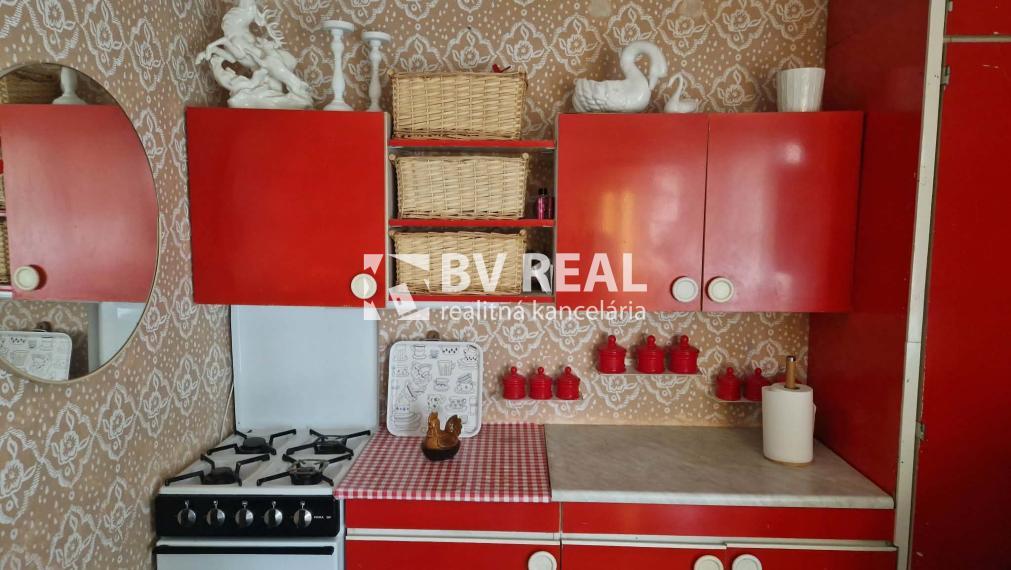 BV REAL murovaná chata so záhradou Prievidza FM2434