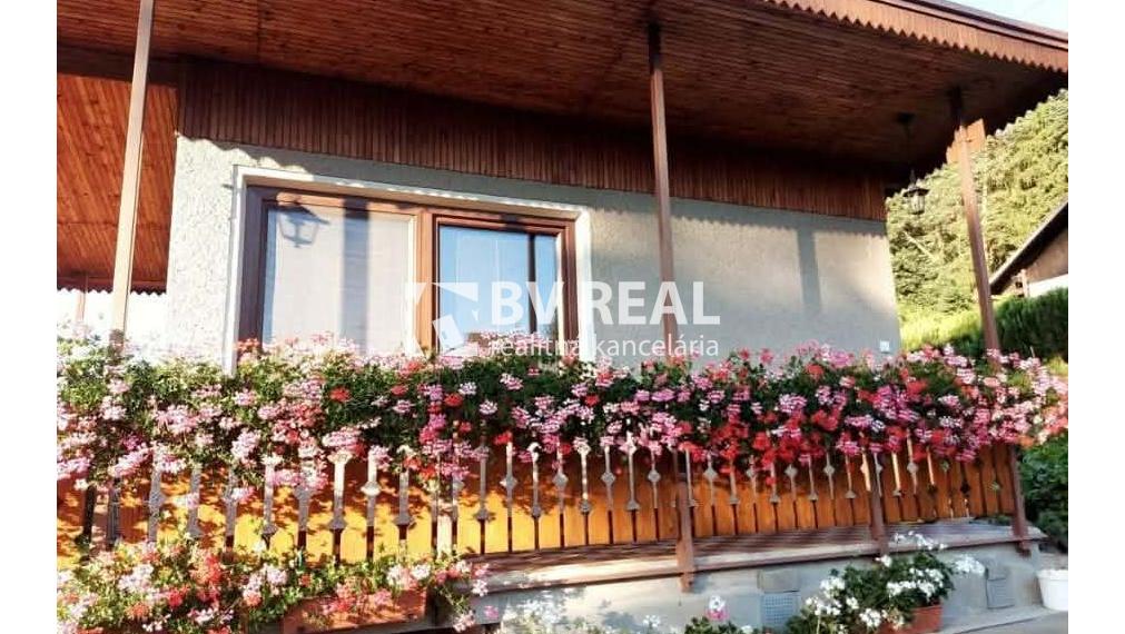 BV REAL murovaná chata so záhradou Prievidza FM2434