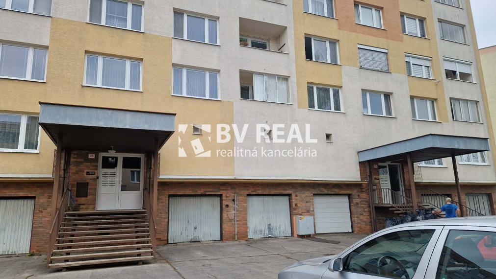 BV REAL Na prenájom zariadená garsónka Prievidza FM2245