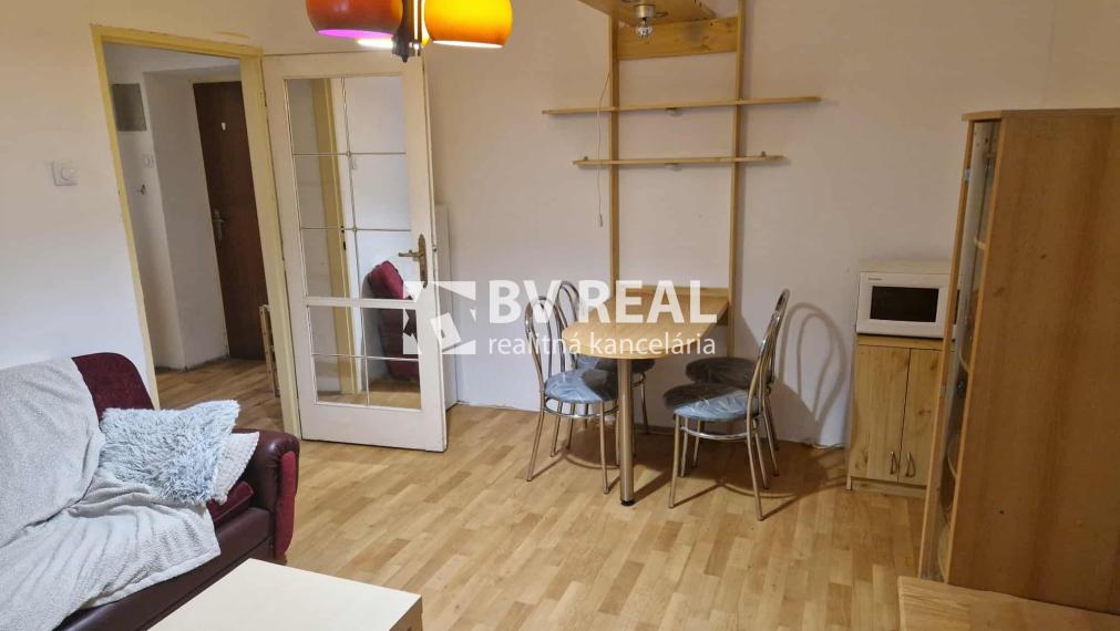 BV REAL Na predaj 2 izbový byt mesto Nováky FM2333