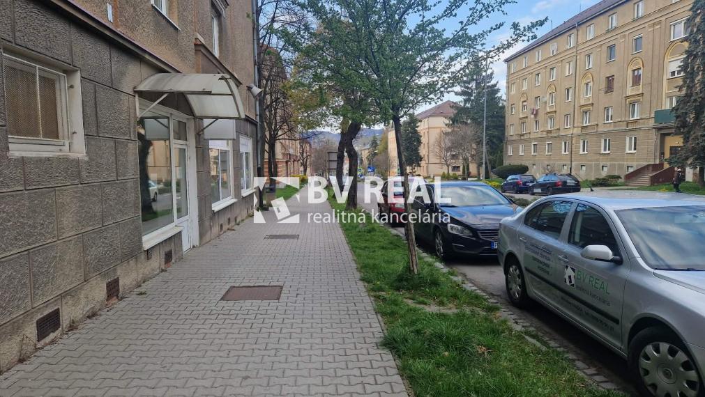 BV REAL Na prenájom komerčný priestor Handlová FM1827