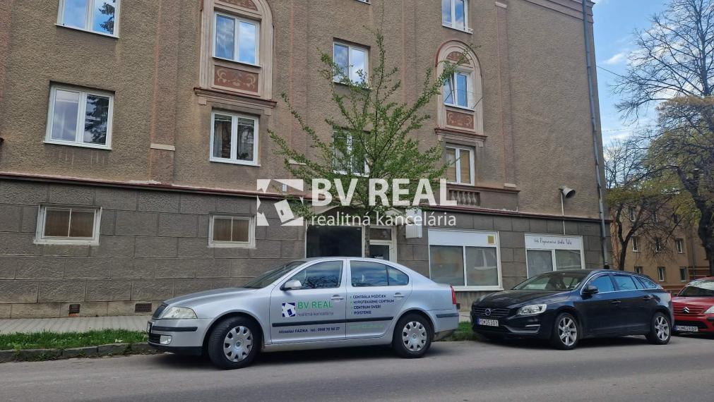 BV REAL Na prenájom komerčný priestor Handlová FM1827