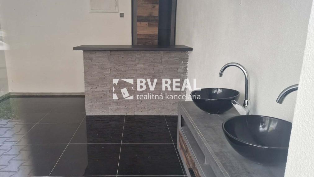 BV REAL Na prenájom komerčný priestor Handlová FM1827