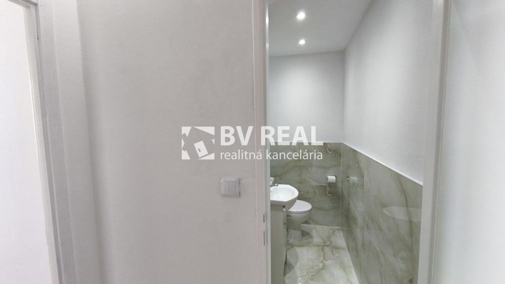 BV REAL prenájom 1 izbový byt 39 m2 Prievidza Jesenského BV6002