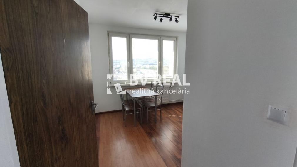 BV REAL prenájom 1 izbový byt 39 m2 Prievidza Jesenského BV6002