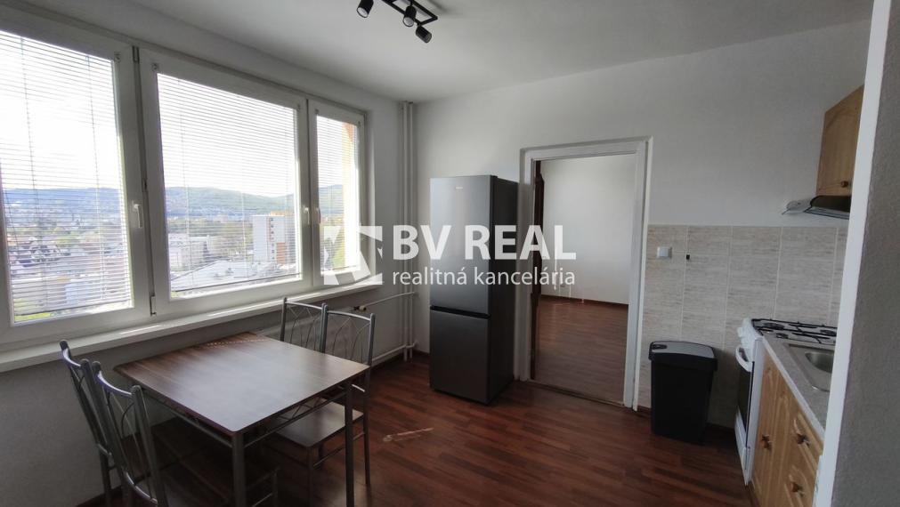BV REAL prenájom 1 izbový byt 39 m2 Prievidza Jesenského BV6002