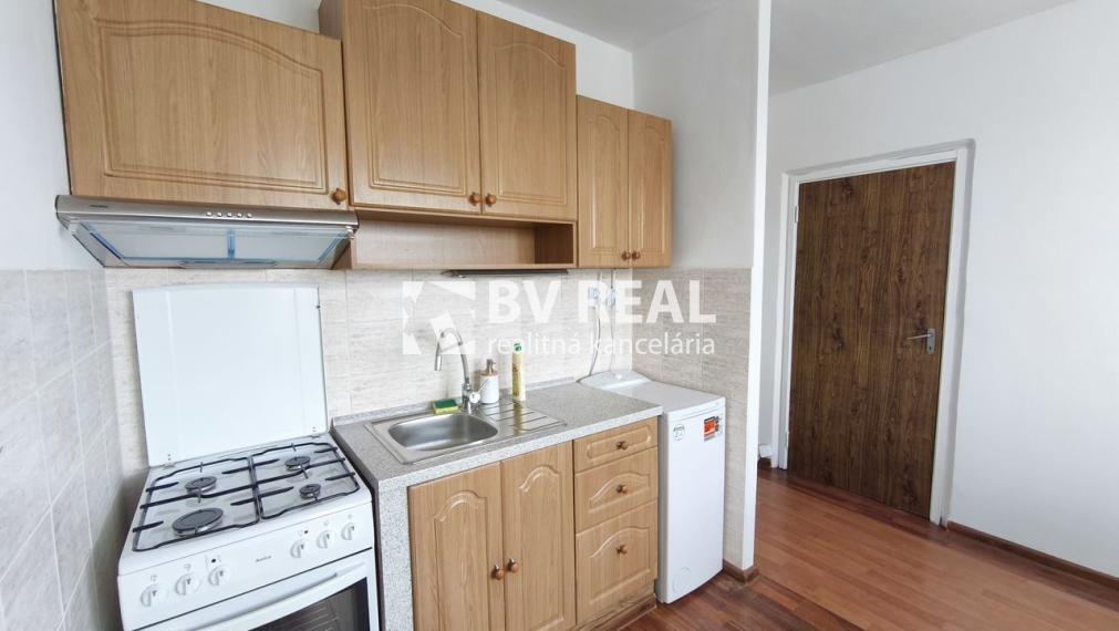 BV REAL prenájom 1 izbový byt 39 m2 Prievidza Jesenského BV6002