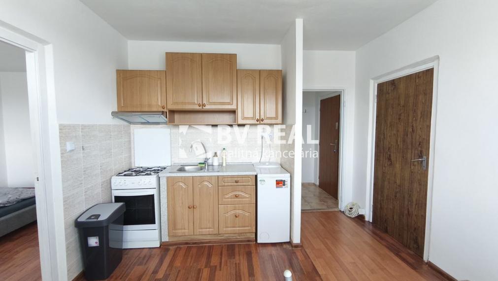 BV REAL prenájom 1 izbový byt 39 m2 Prievidza Jesenského BV6002
