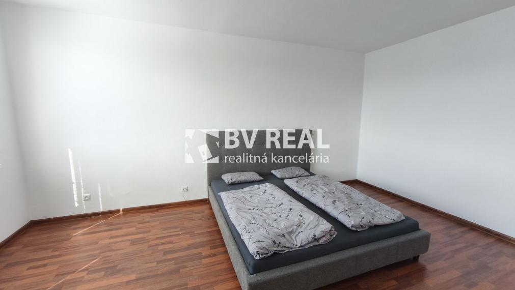 BV REAL prenájom 1 izbový byt 39 m2 Prievidza Jesenského BV6002