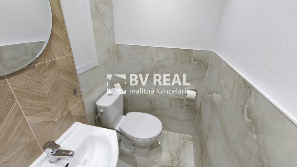 BV REAL prenájom 1 izbový byt 39 m2 Prievidza Jesenského BV6002