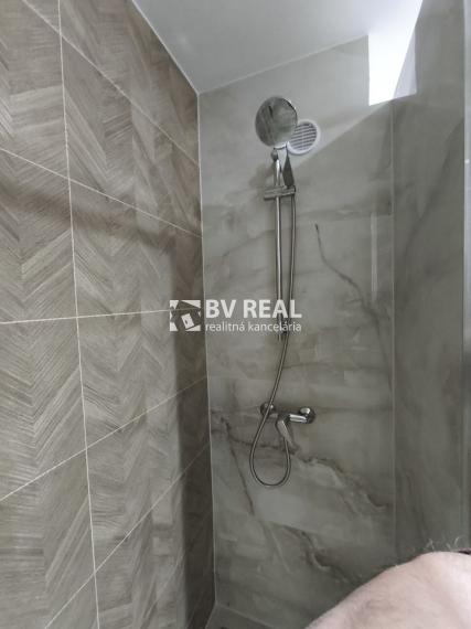 BV REAL prenájom 1 izbový byt 39 m2 Prievidza Jesenského BV6002