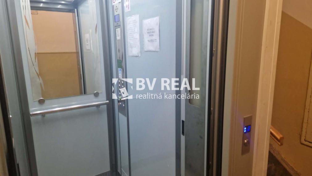 BV REAL Na predaj 2 izbový byt Žiar nad Hronom FM2438