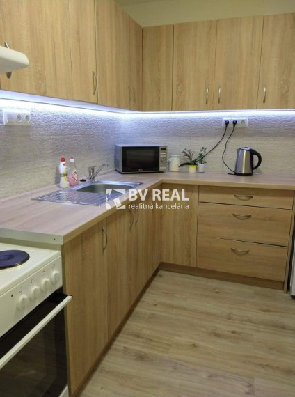 BV REAL Na predaj prerobený 3 izbový byt Handlová FM2441