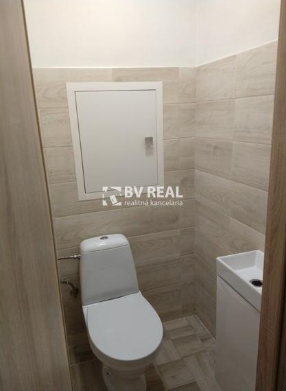 BV REAL Na predaj prerobený 3 izbový byt Handlová FM2441