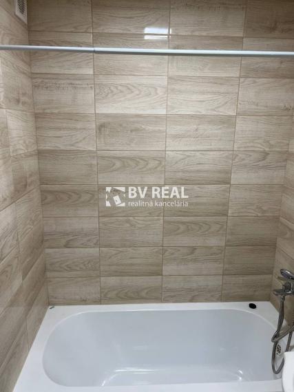BV REAL Na predaj prerobený 3 izbový byt Handlová FM2441