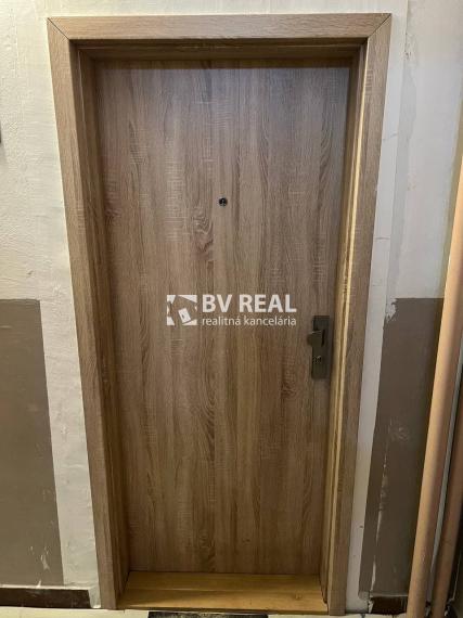 BV REAL Na predaj prerobený 3 izbový byt Handlová FM2441