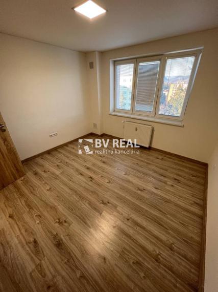 BV REAL Na predaj prerobený 3 izbový byt Handlová FM2441