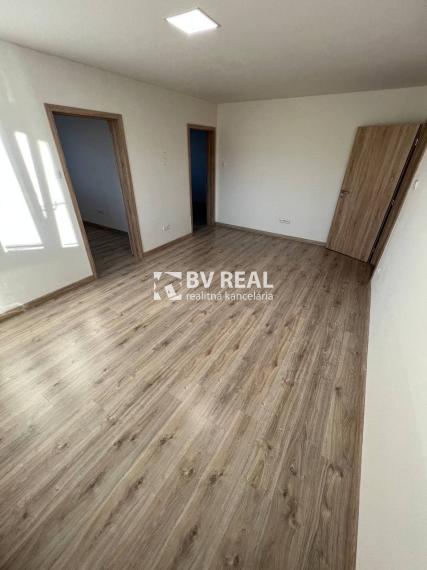 BV REAL Na predaj prerobený 3 izbový byt Handlová FM2441