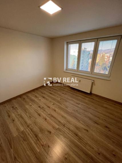 BV REAL Na predaj prerobený 3 izbový byt Handlová FM2441