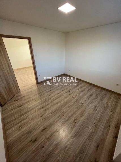 BV REAL Na predaj prerobený 3 izbový byt Handlová FM2441