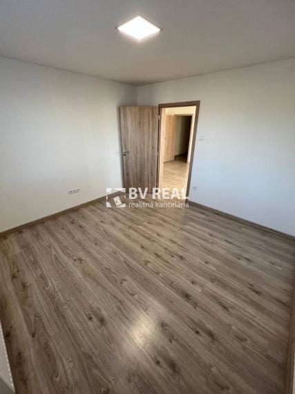 BV REAL Na predaj prerobený 3 izbový byt Handlová FM2441