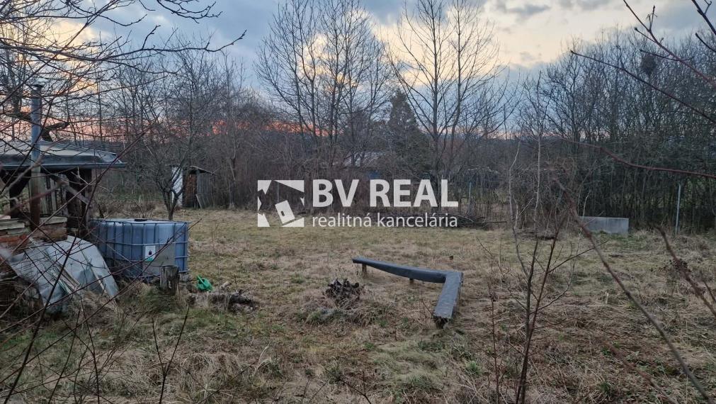 BV REAL Na prenájom pozemok s chatkou obec Koš okres Prievidza FM2444
