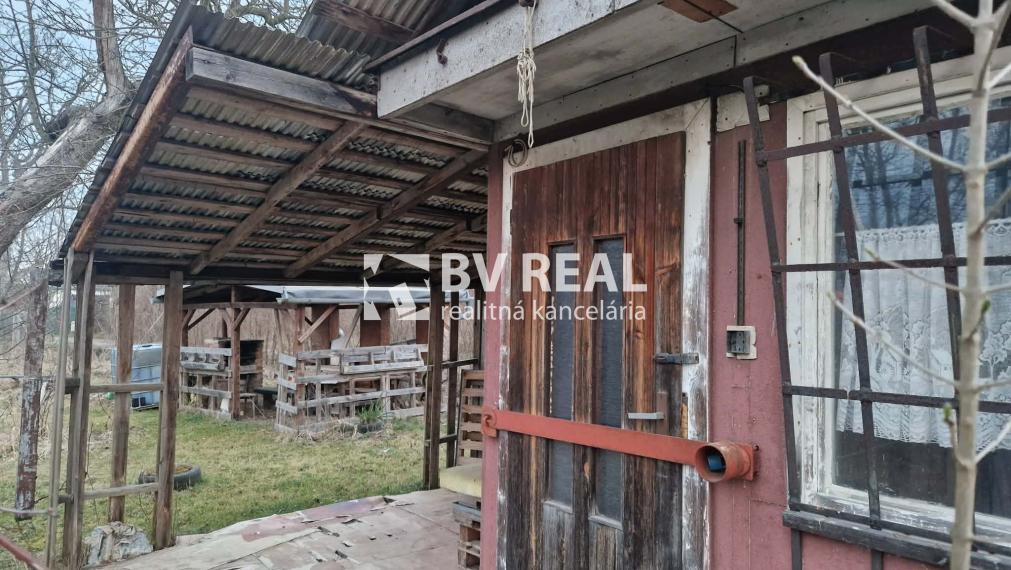 BV REAL Na prenájom pozemok s chatkou obec Koš okres Prievidza FM2444