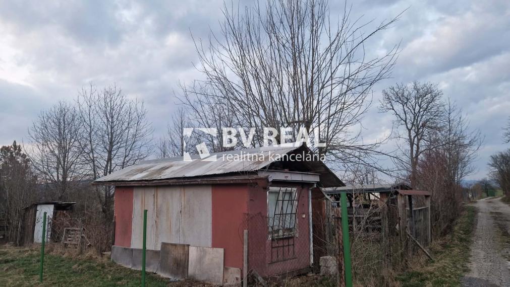 BV REAL Na prenájom pozemok s chatkou obec Koš okres Prievidza FM2444