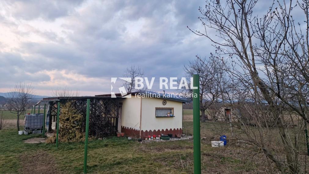 BV REAL Na prenájom pozemok s chatkou obec Koš okres Prievidza FM2445