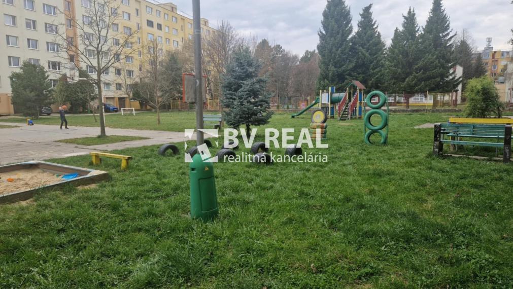 BV REAL Na predaj prerobený 3 izbový byt Prievidza FM2382