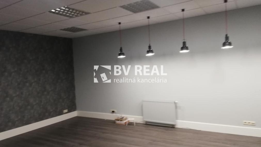 BV REAL Na prenájom obchodný priestor 97 m2 Bojnice FM2451
