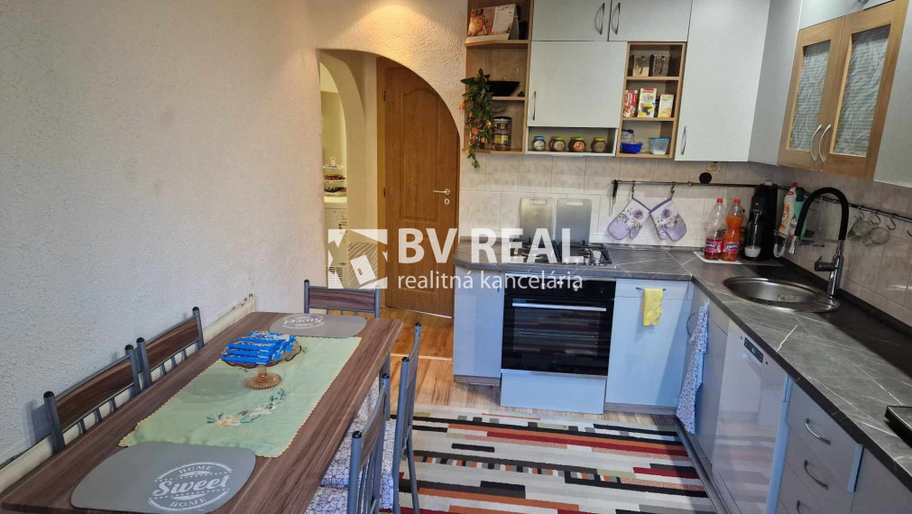 BV REAL Na predaj 4 izbový byt Handlová FM2419