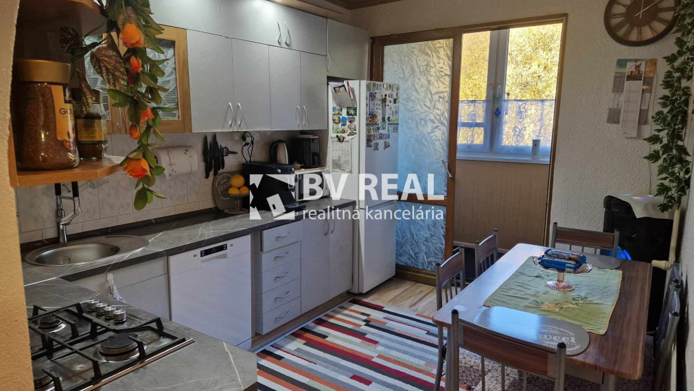 BV REAL Na predaj 4 izbový byt Handlová FM2419