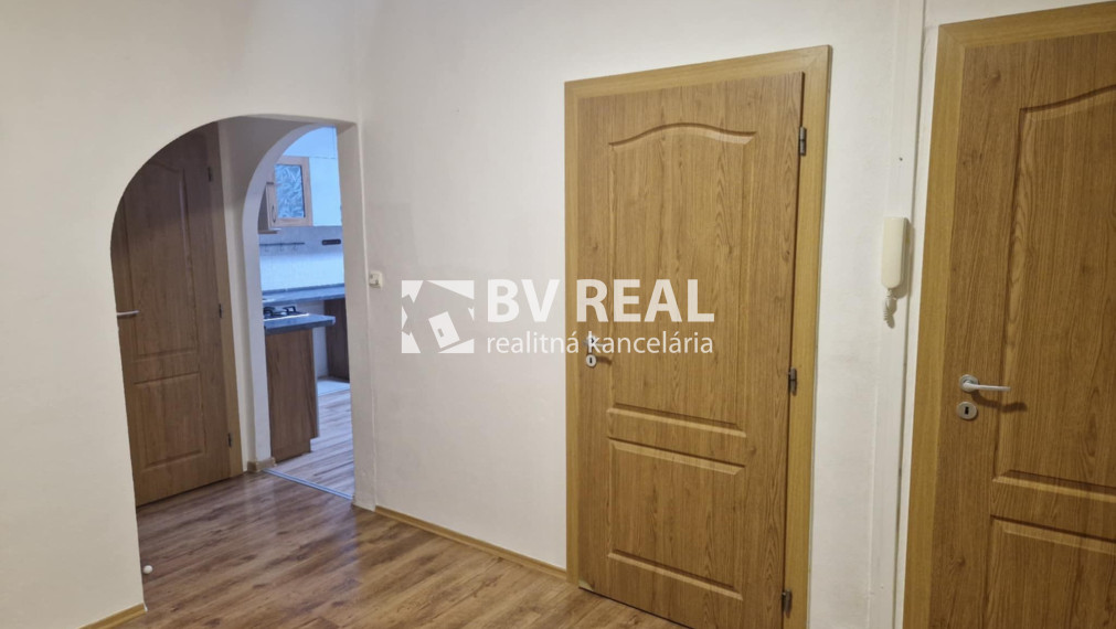 BV REAL Na predaj 4 izbový byt Handlová FM2419