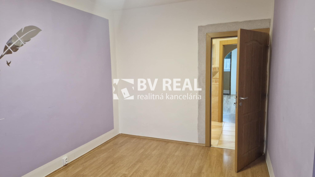 BV REAL Na predaj 4 izbový byt Handlová FM2419