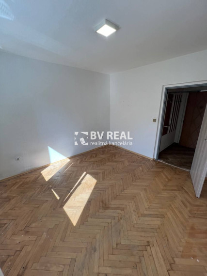 BV REAL Na predaj 3 izbový byt Handlová FM2453