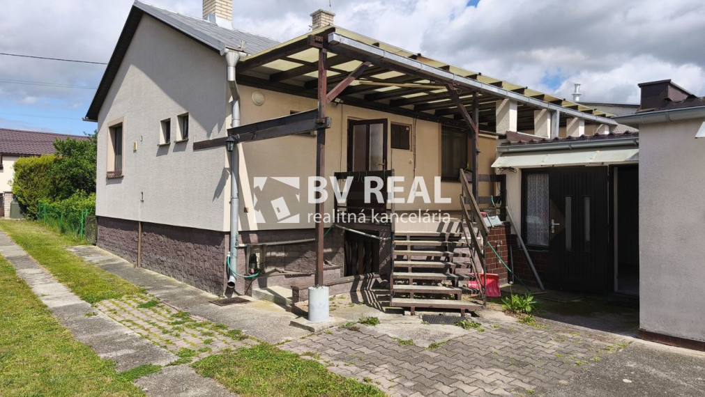 BV REAL Na predaj rodinný dom Lehota pod Vtáčnikom BV6001