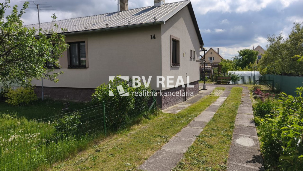 BV REAL Na predaj rodinný dom Lehota pod Vtáčnikom BV6001