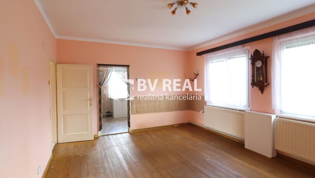 BV REAL Na predaj rodinný dom Lehota pod Vtáčnikom BV6001