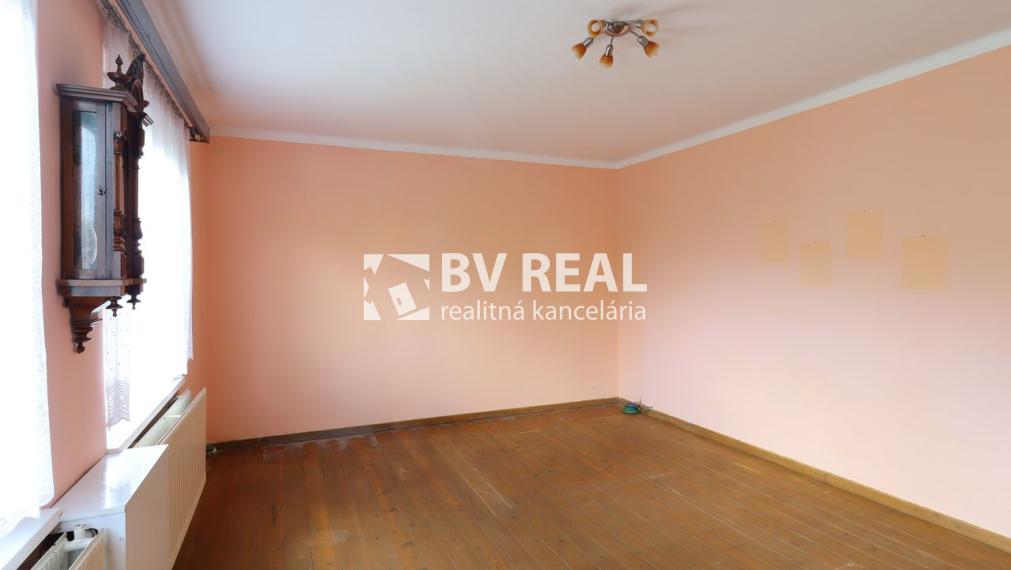 BV REAL Na predaj rodinný dom Lehota pod Vtáčnikom BV6001