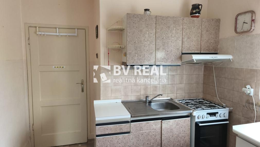 BV REAL Na predaj rodinný dom Lehota pod Vtáčnikom BV6001