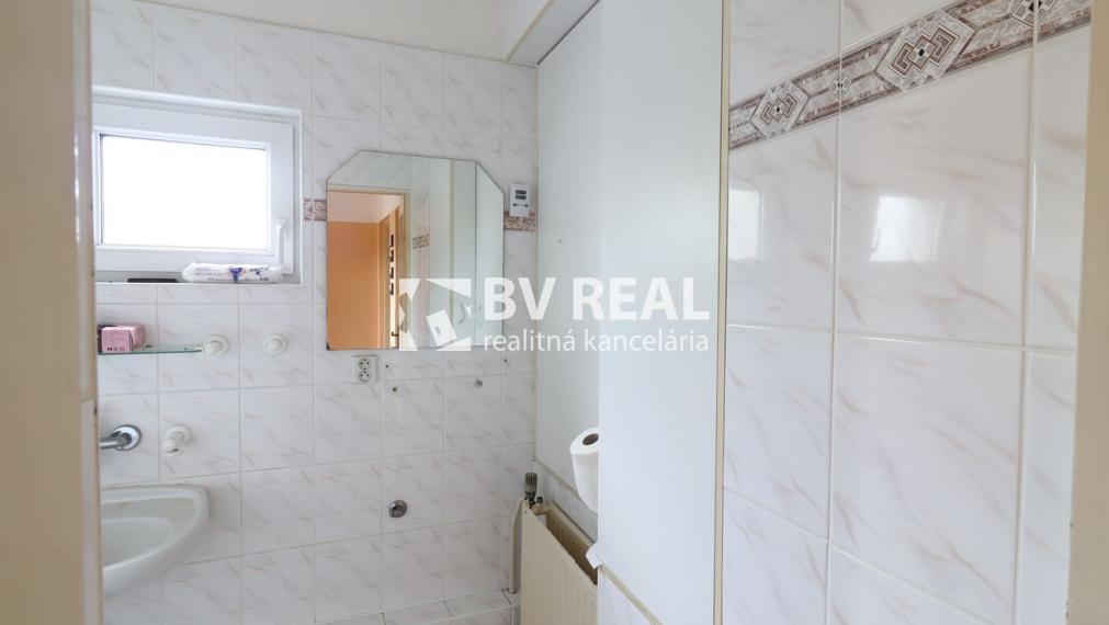 BV REAL Na predaj rodinný dom Lehota pod Vtáčnikom BV6001