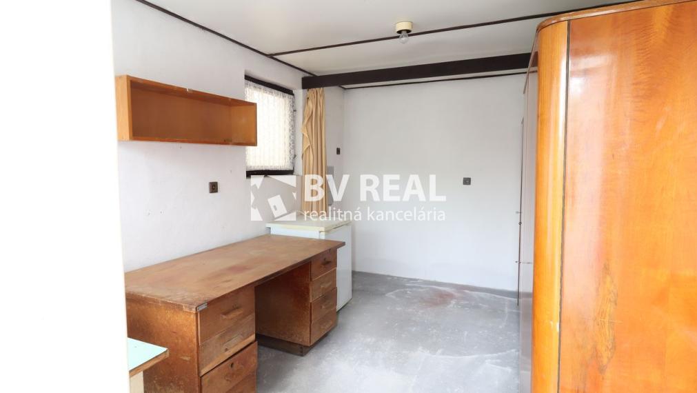 BV REAL Na predaj rodinný dom Lehota pod Vtáčnikom BV6001