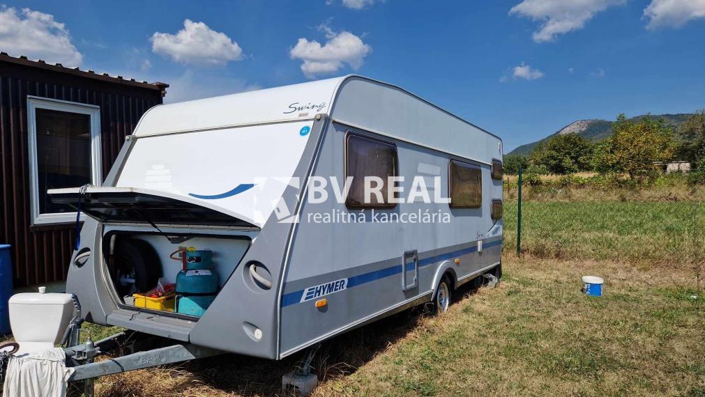 BV REAL Na predaj pozemok 1245 m2 s chatkou Nevidzany FM2107