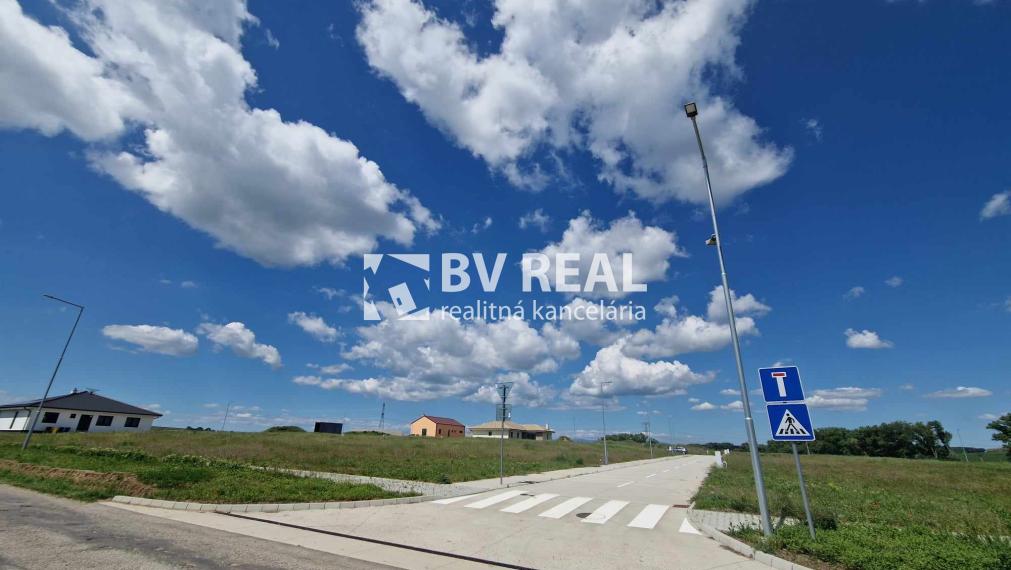 BV REAL Na predaj stavebný pozemok 630 m2 obec Čermany FM2024