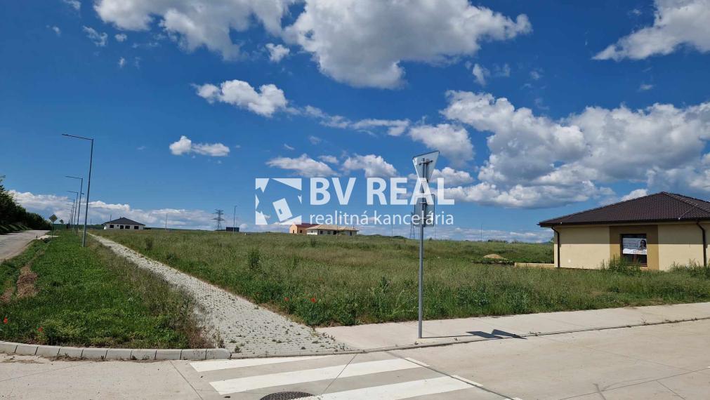 BV REAL Na predaj stavebný pozemok 630 m2 obec Čermany FM2024